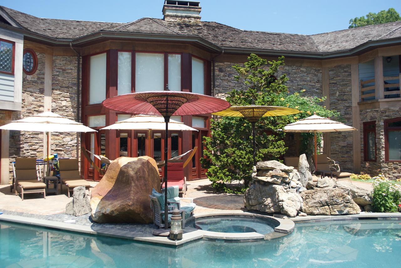 East Hampton Art House Bed And Breakfast Exterior photo
