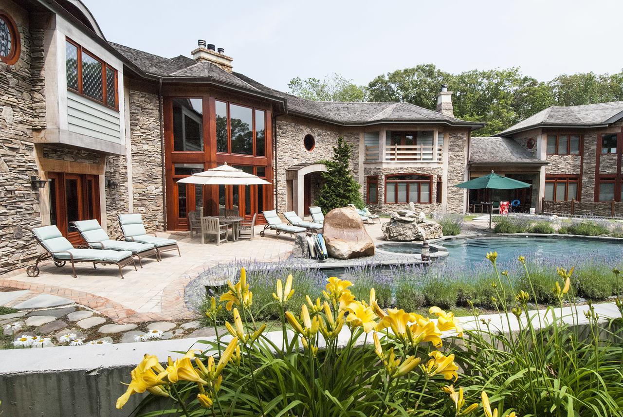 East Hampton Art House Bed And Breakfast Exterior photo