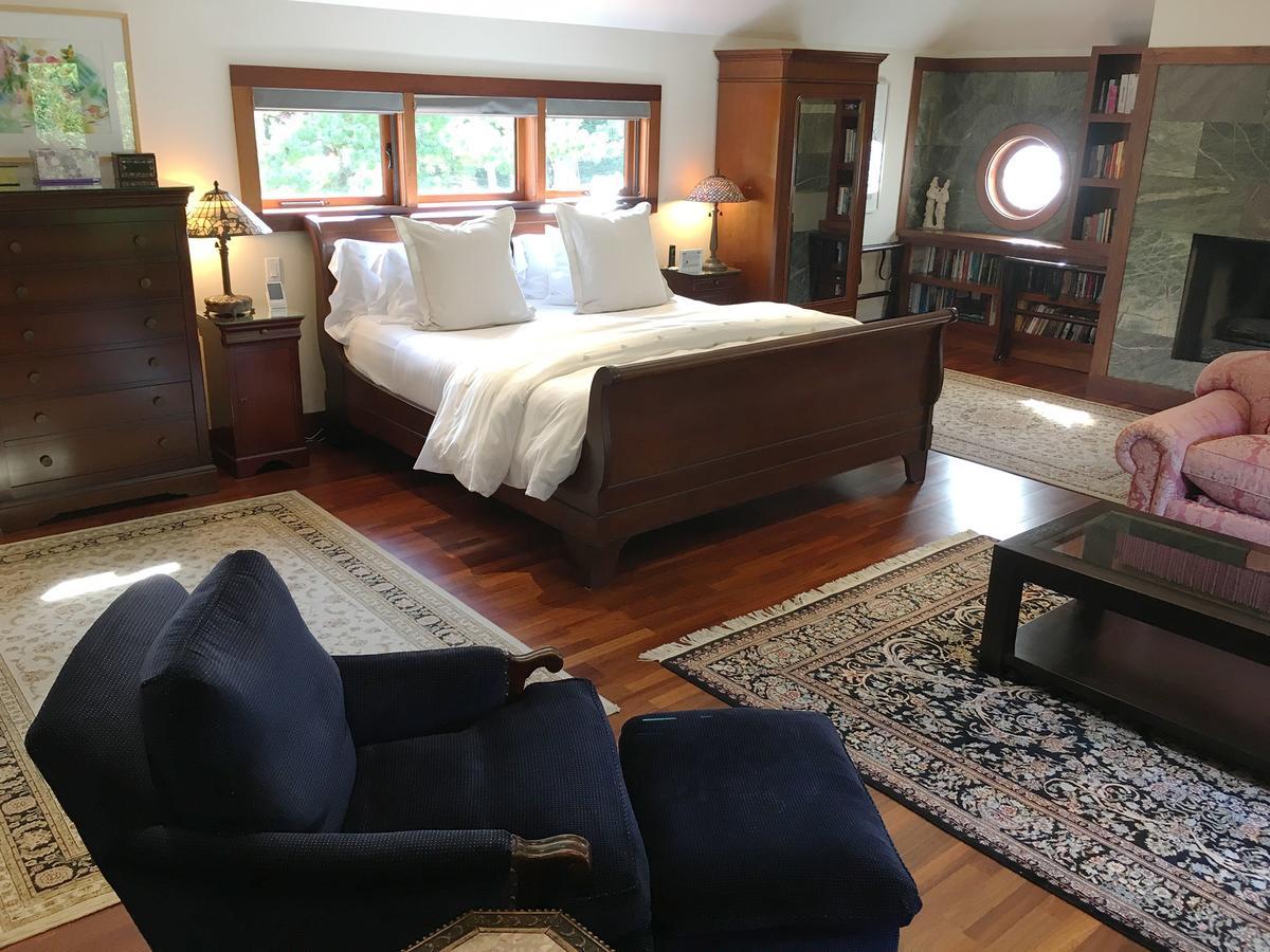East Hampton Art House Bed And Breakfast Exterior photo