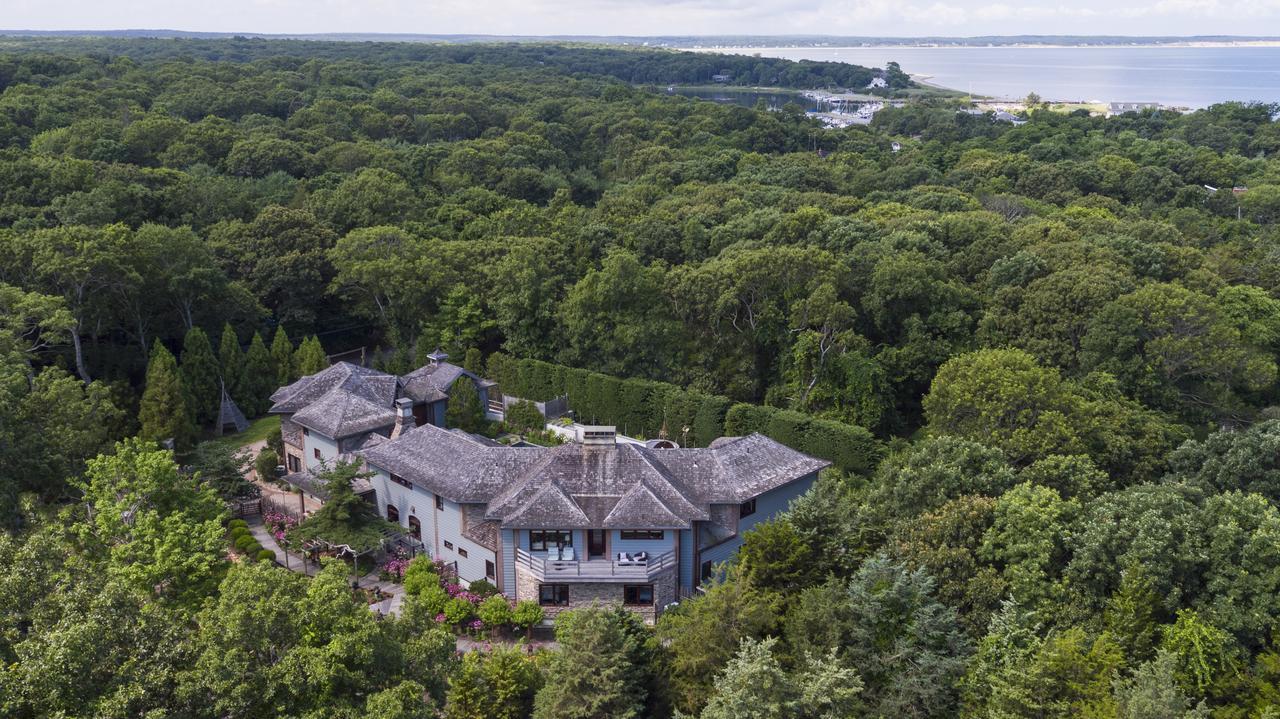 East Hampton Art House Bed And Breakfast Exterior photo