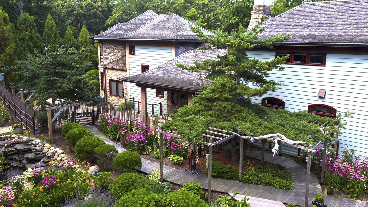 East Hampton Art House Bed And Breakfast Exterior photo