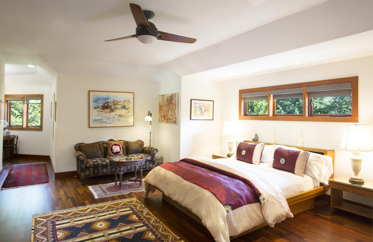 East Hampton Art House Bed And Breakfast Exterior photo
