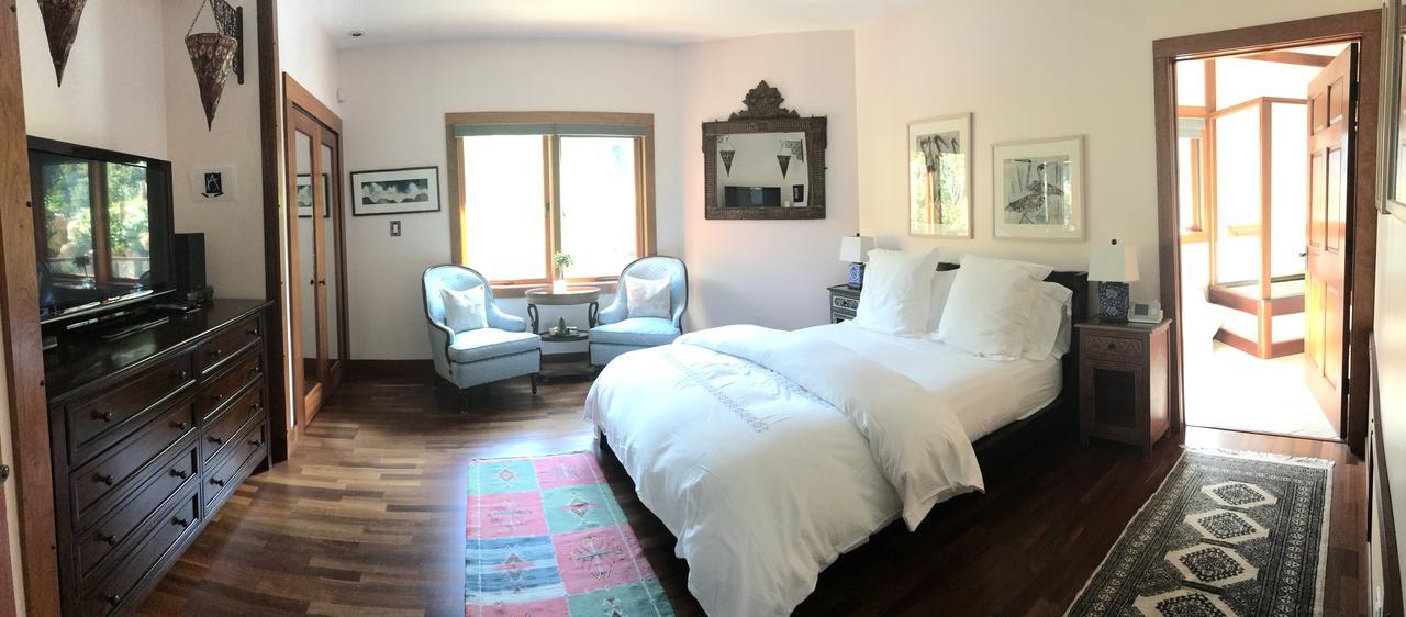 East Hampton Art House Bed And Breakfast Exterior photo
